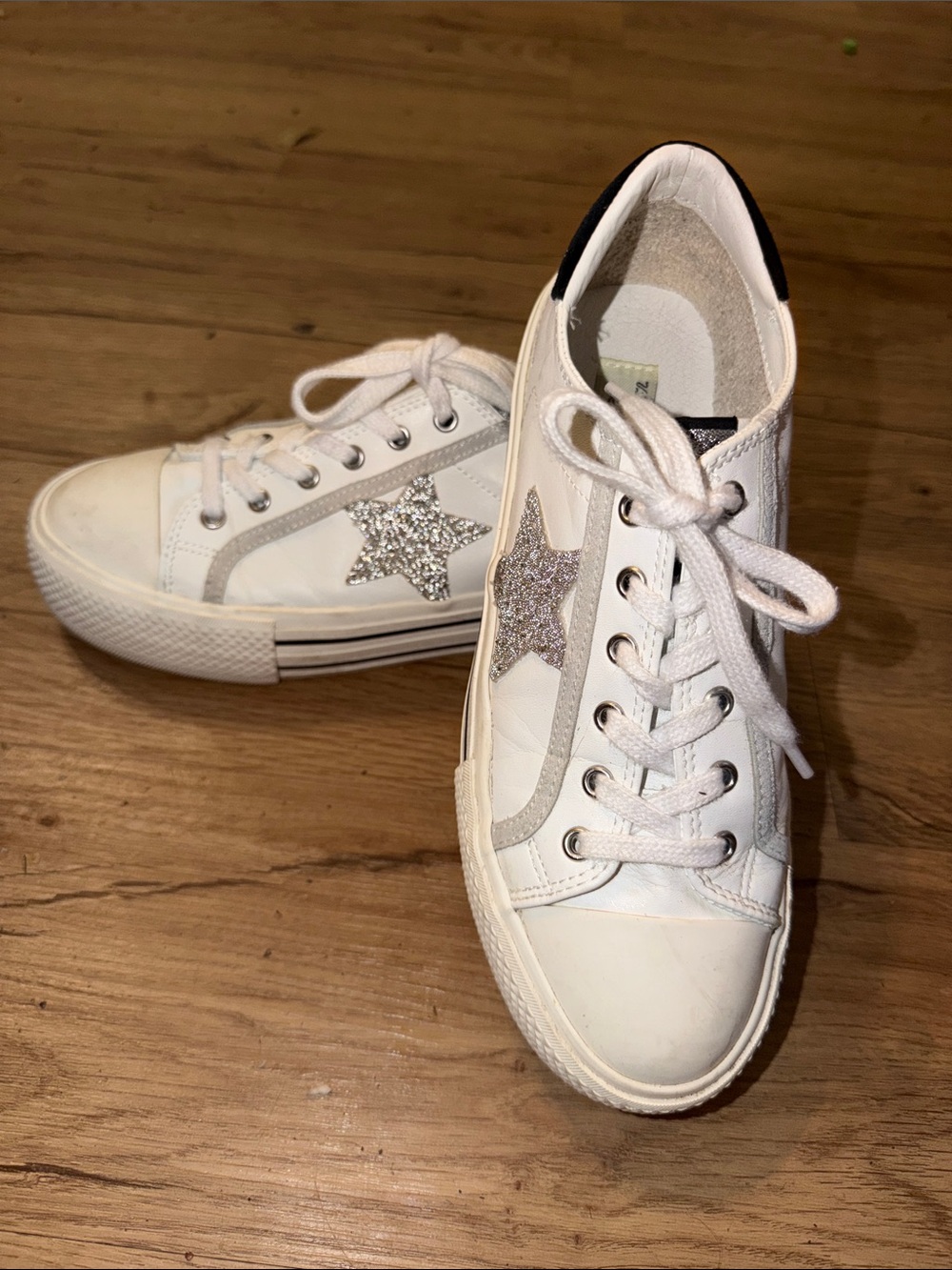 VHNY White Women's Low-Top Sneakers with Silver Glitter Star SZ 7.5